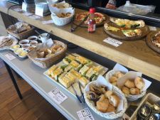 毎週土曜日は、パン＆ピザの食べ放題DAY 